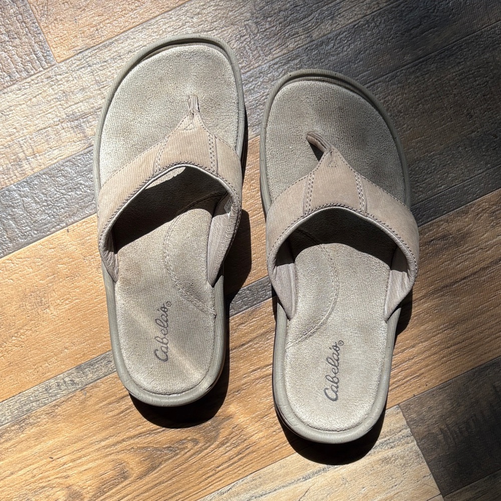 Cabela's Beige Casual Flip Flops